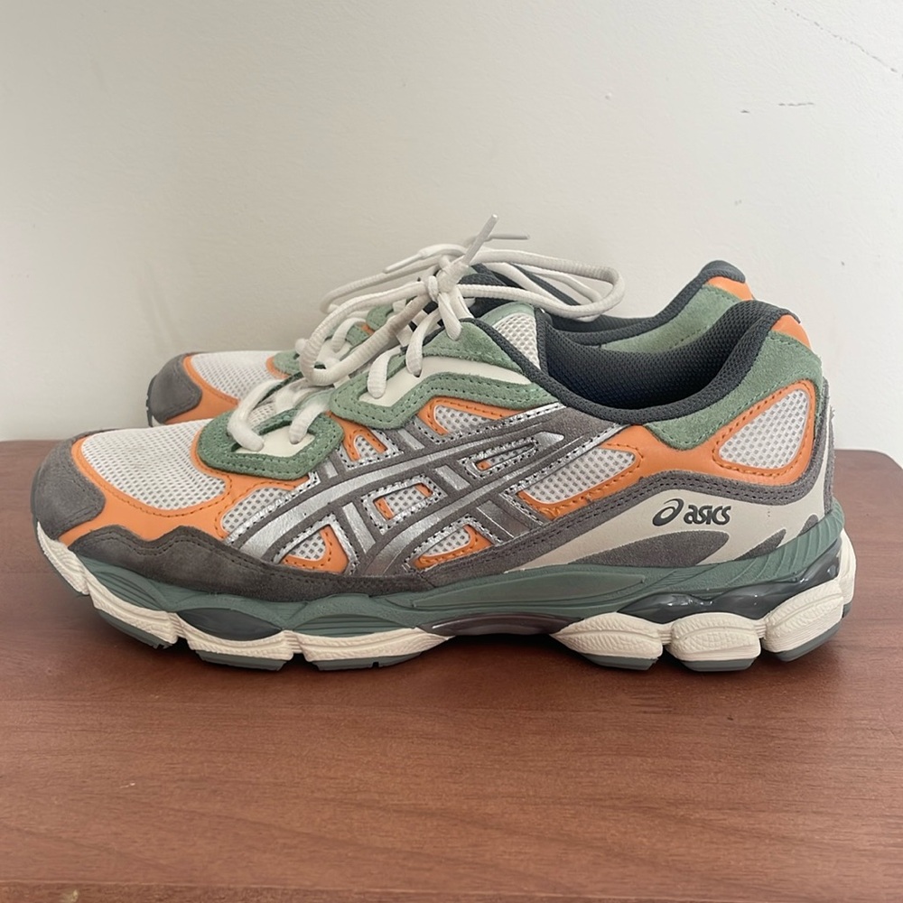 ASICS Gel-NYC Unisex Sneaker Cream/Clay Grey (M: 8.5 & W: 10)